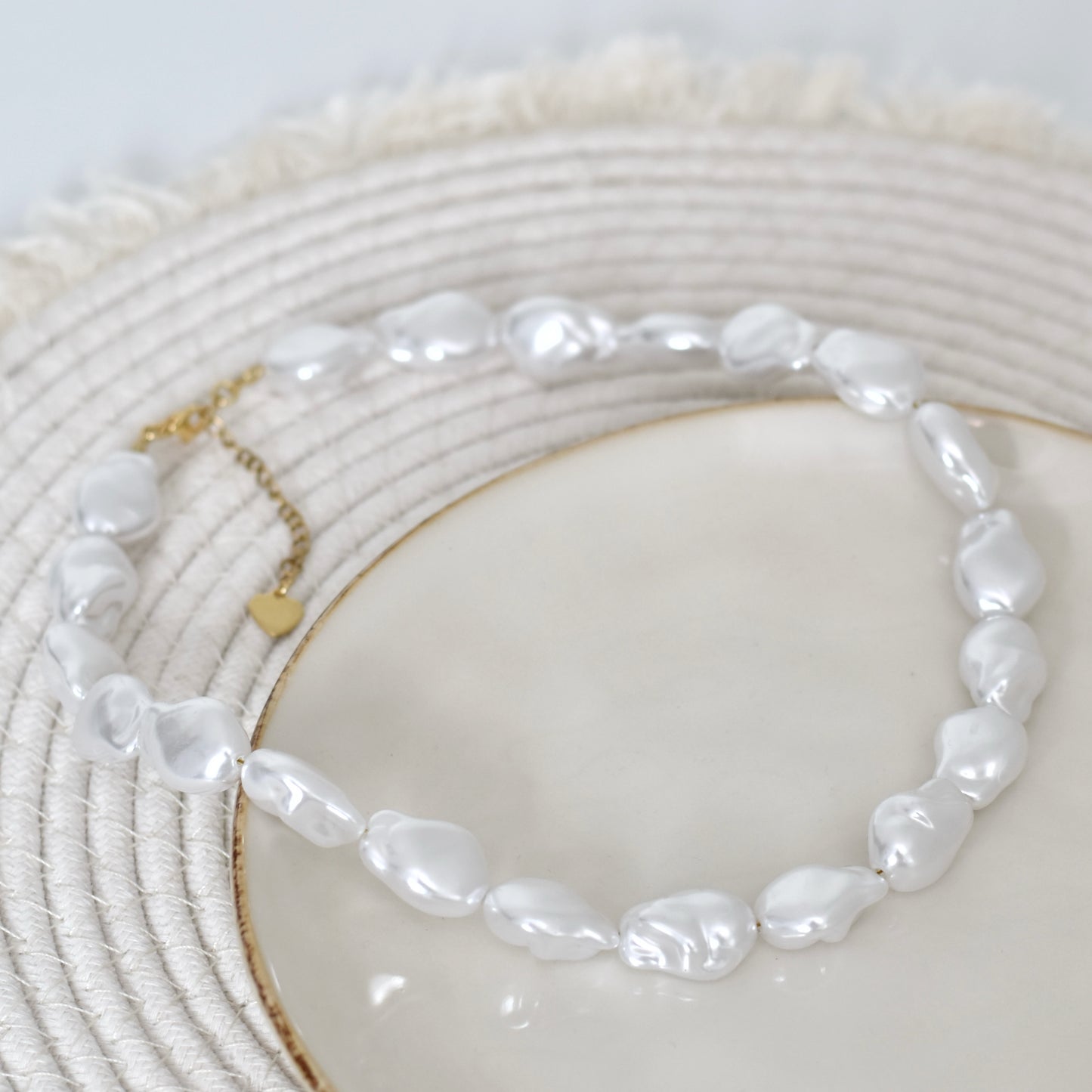 Parel ketting met nugget kralen - wit