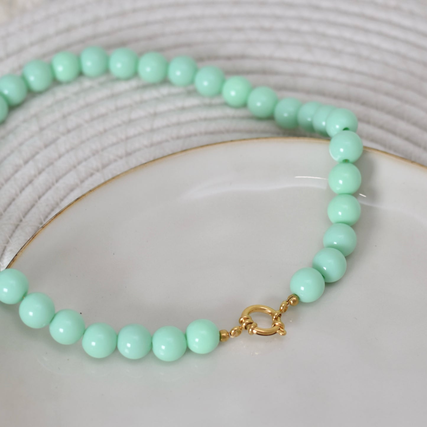 Kralen ketting met boeislot - 5 pastel kleuren 12mm