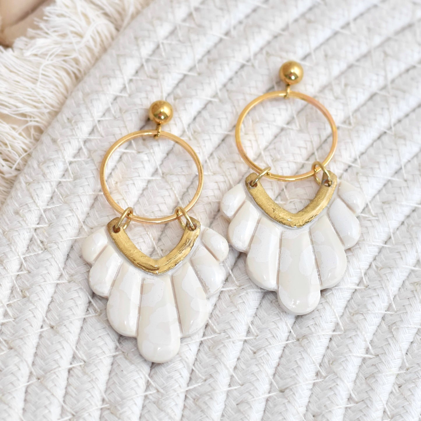 Boho beige statement oorbellen