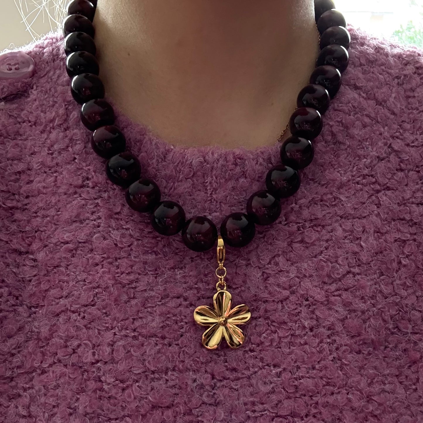 Enamel bloem bedel