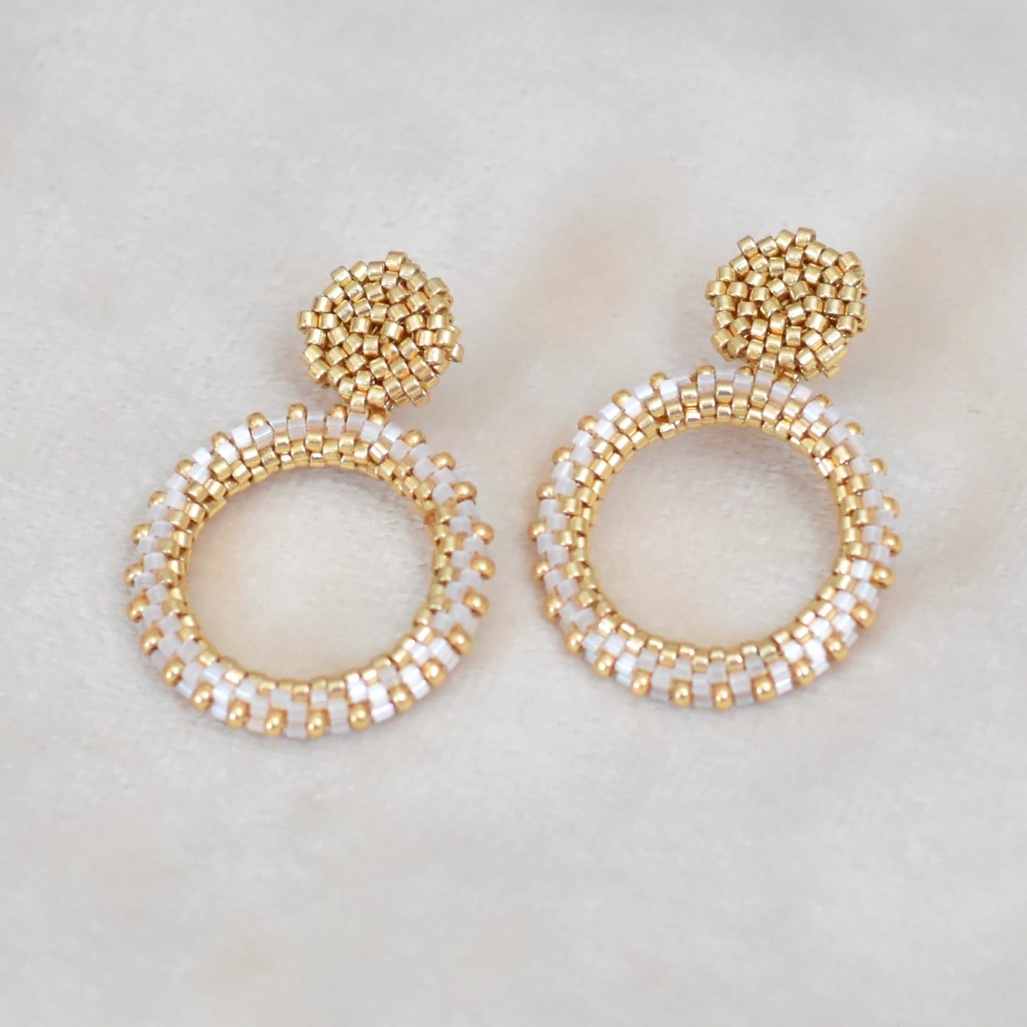 Kralen oorbellen goud en wit