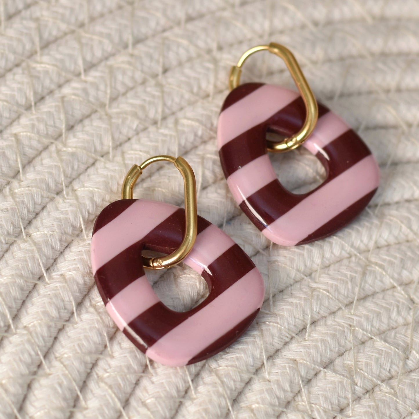 Oorbellen Berry Blush - licht roze & bordeaux gestreept