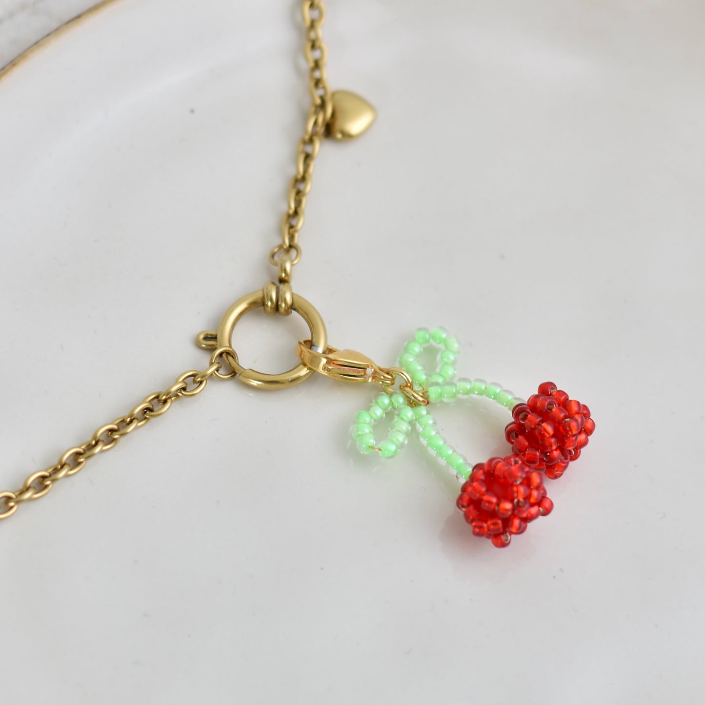 DIY kralen kersjes bedel maken