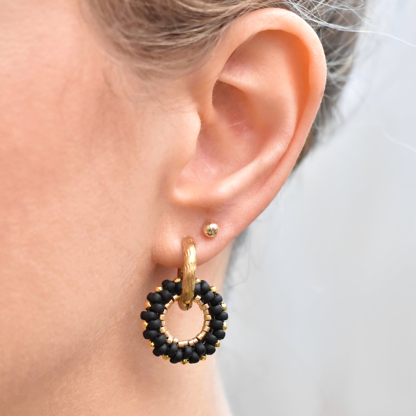 Hoops met kralen bedel