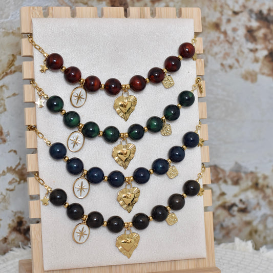 Kralen ketting met hartbedel en gouden charms