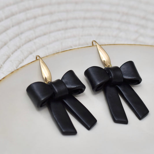 Zwarte strikjes oorbellen