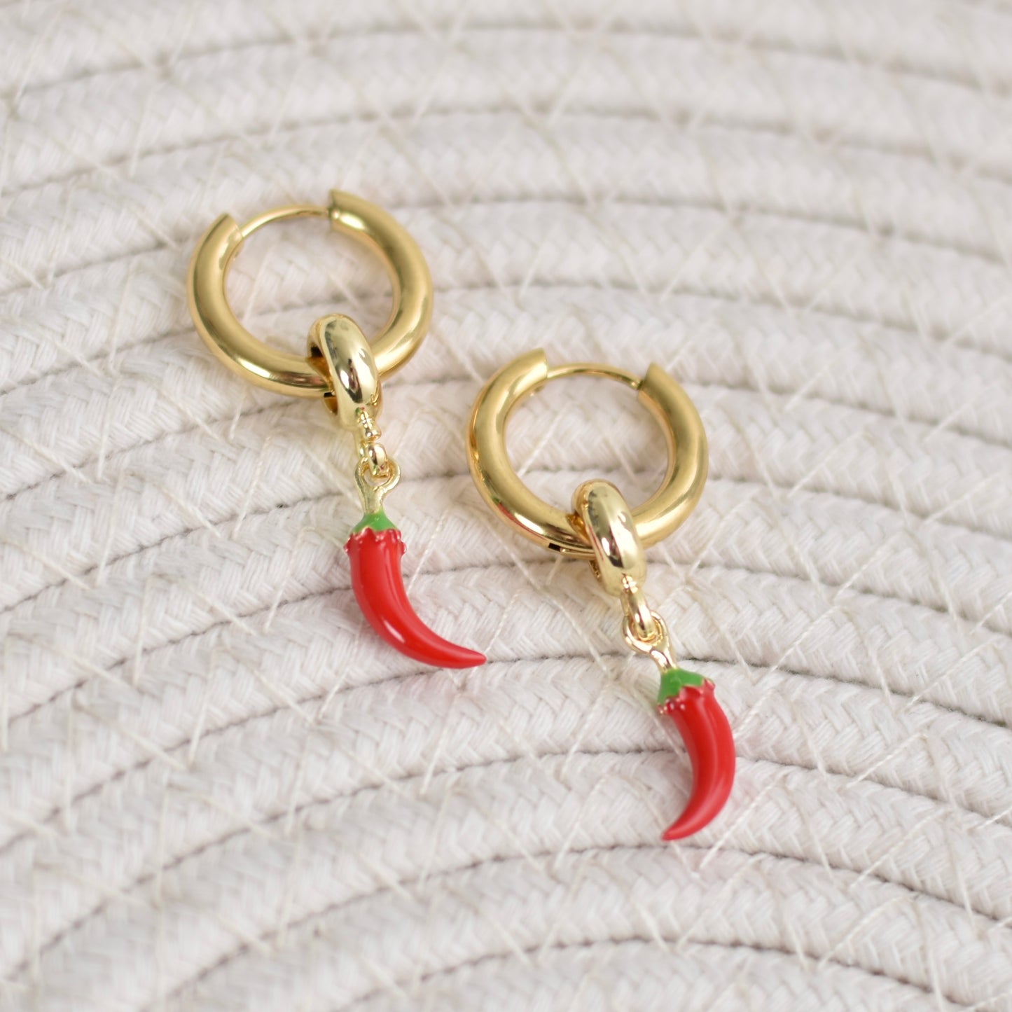 Hoops met peper bedel - goudkleurig