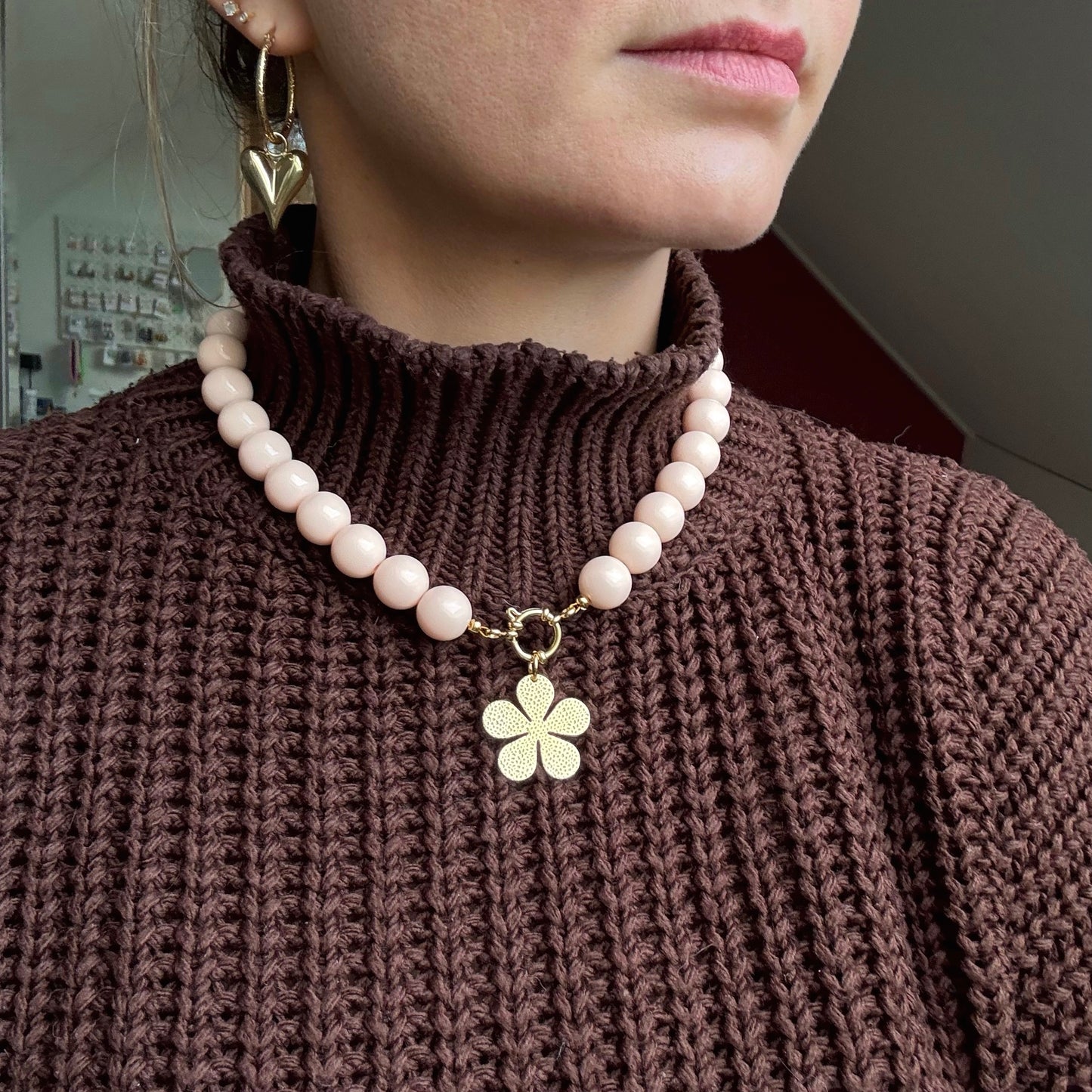 Kralen ketting 14mm met boeislot en bloem bedel - Peach