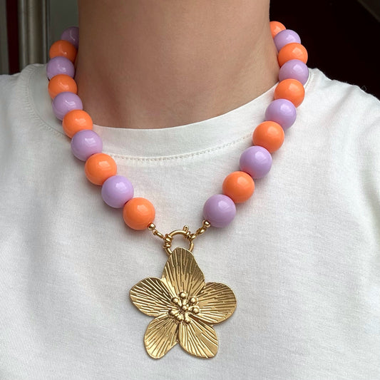 Kralen ketting maat L - lila en oranje met bloem bedel