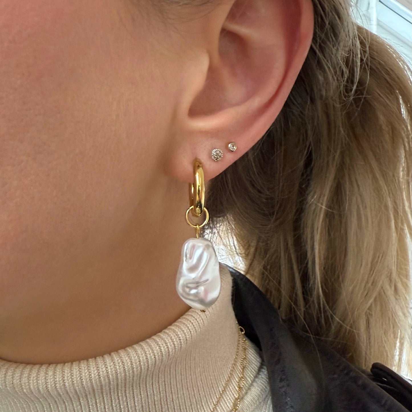 Baroque pearl hoops