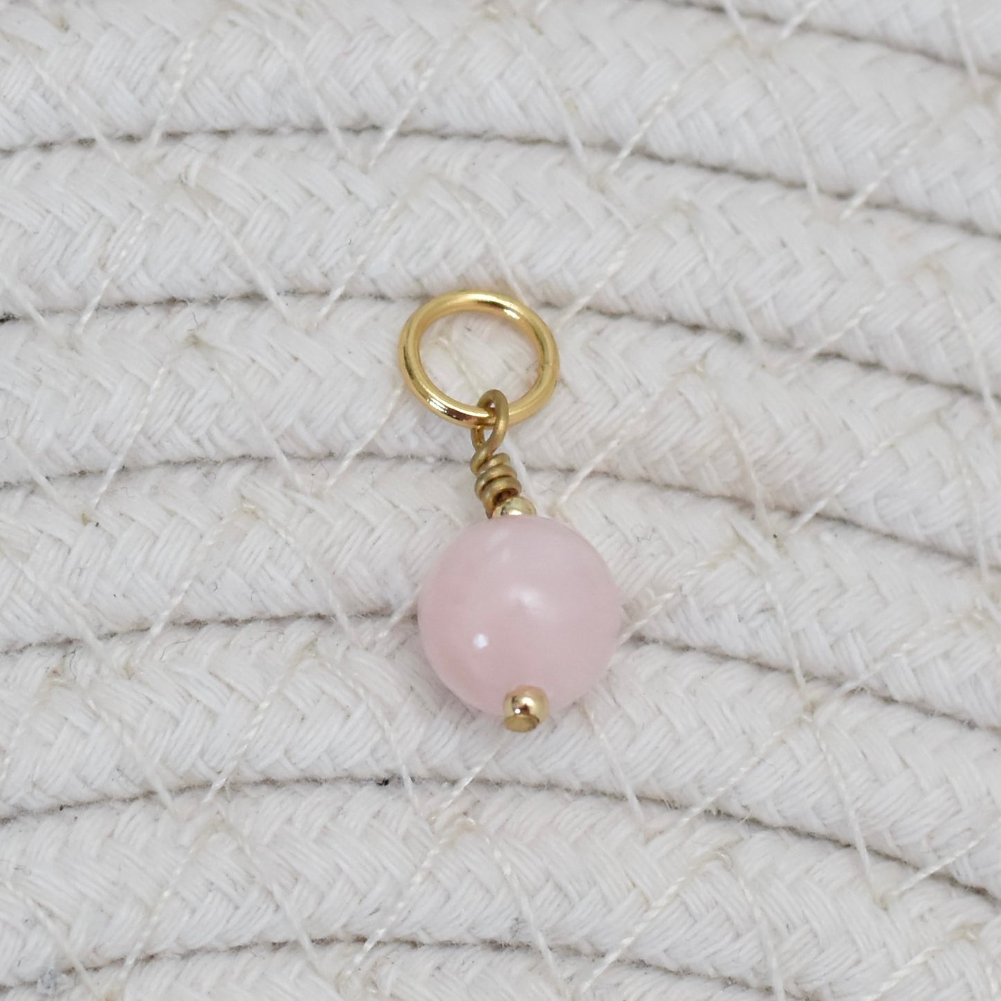 Vintage roze natuursteen bedel
