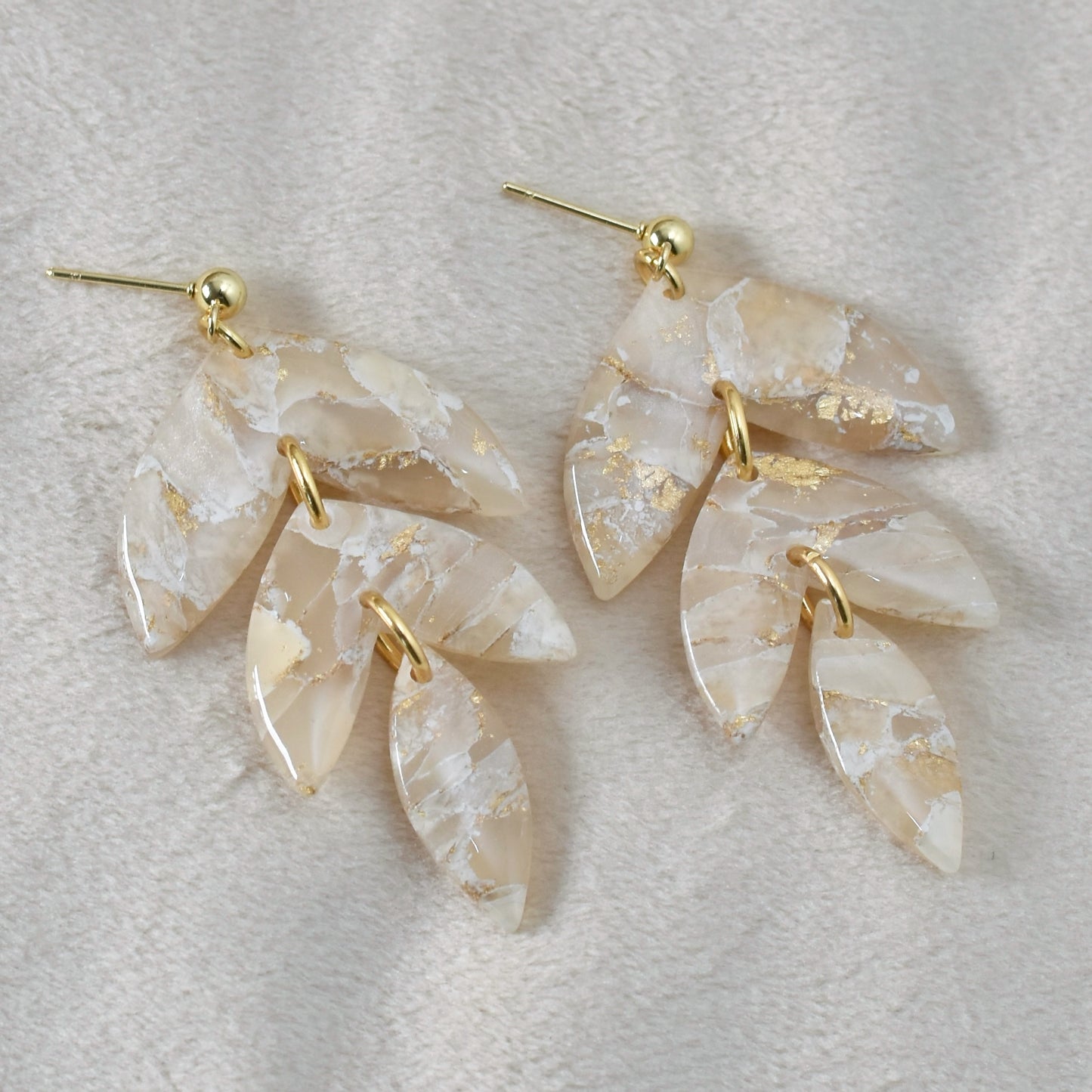 White and gold leafs oorbellen