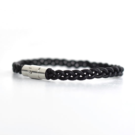 Stoere herenarmband van gevlochten leer met RVS magneetsluiting