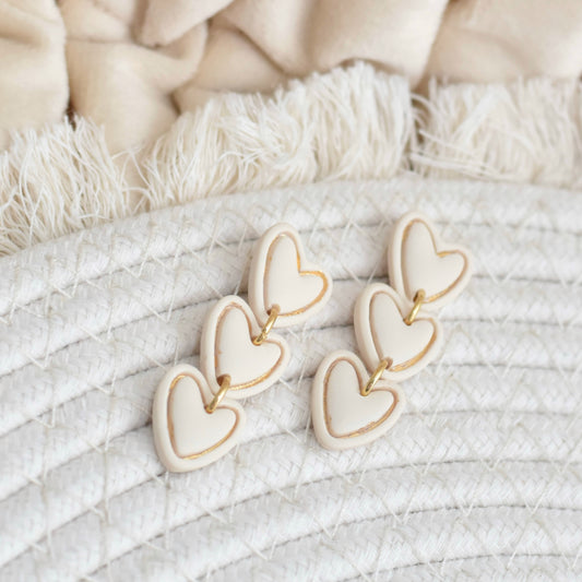 Kleine beige hart oorbellen