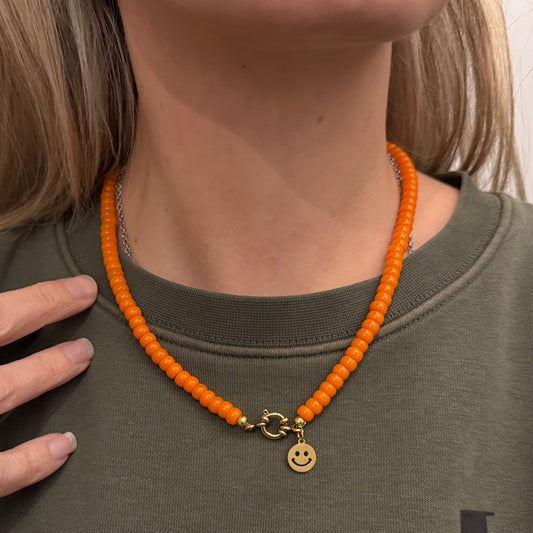 Kralen ketting met boeislot en smiley bedel