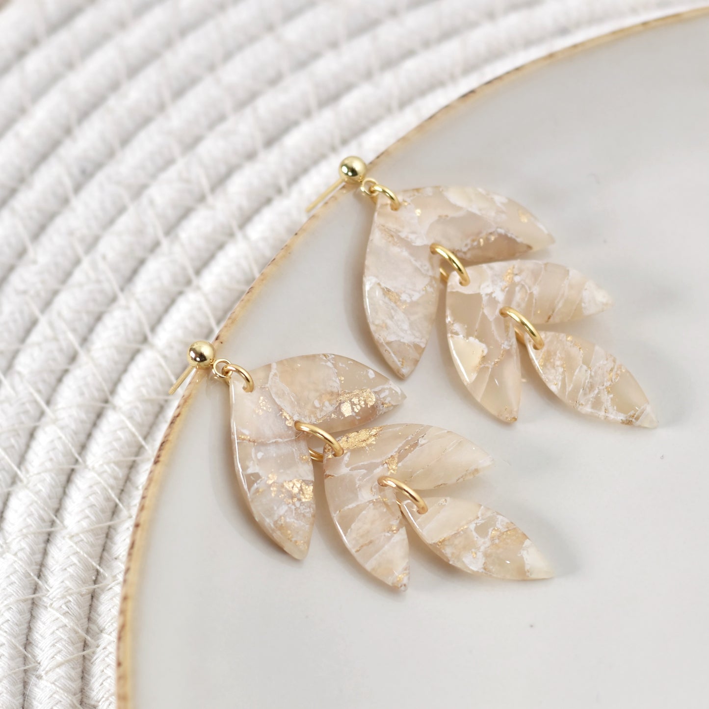 White and gold leafs oorbellen