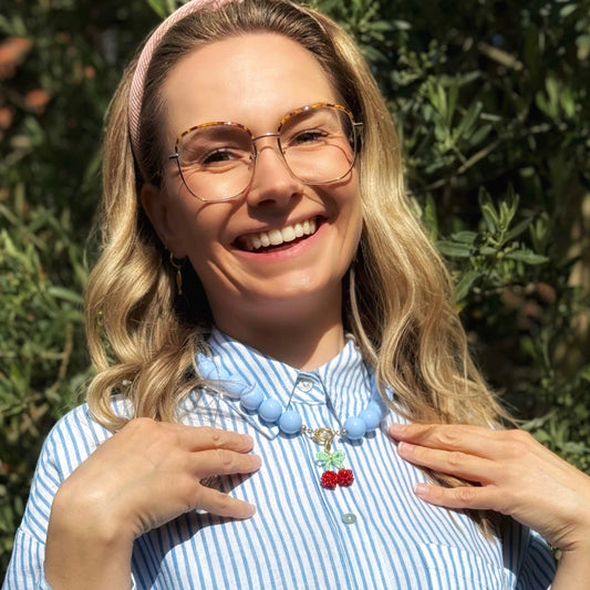 Bubblegum kralen ketting met boeislot en kersenbedel