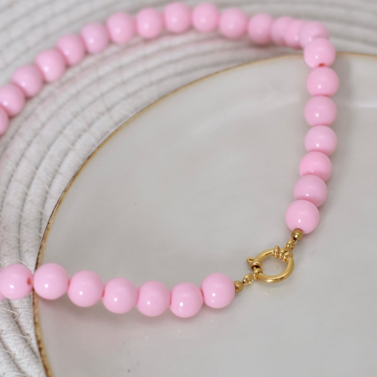 Kralen ketting met boeislot - 5 pastel kleuren 12mm