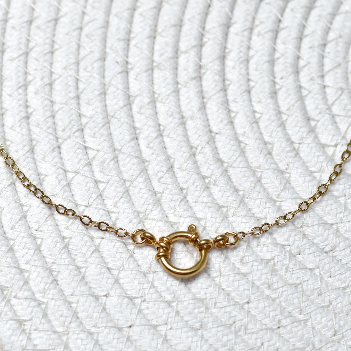Soft mini chain chocker