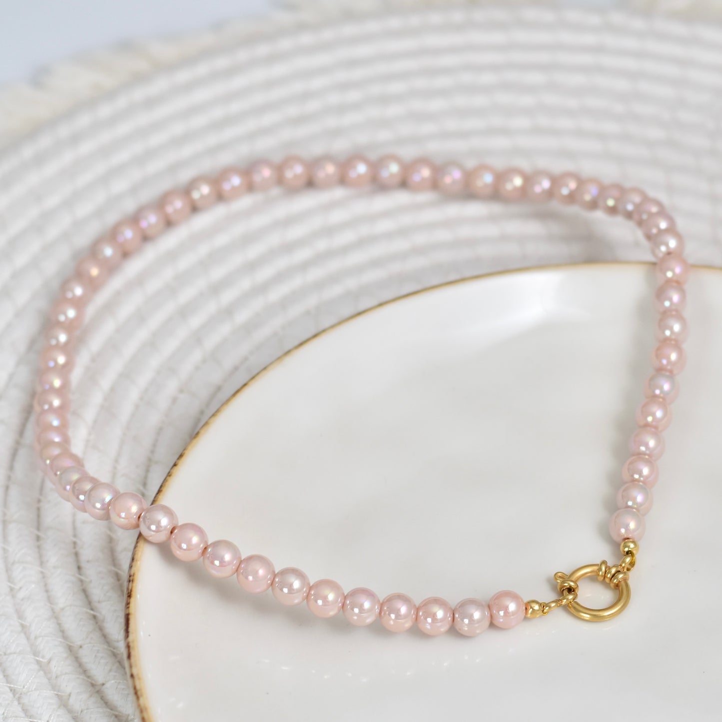 Peach pearl ketting met boeislot