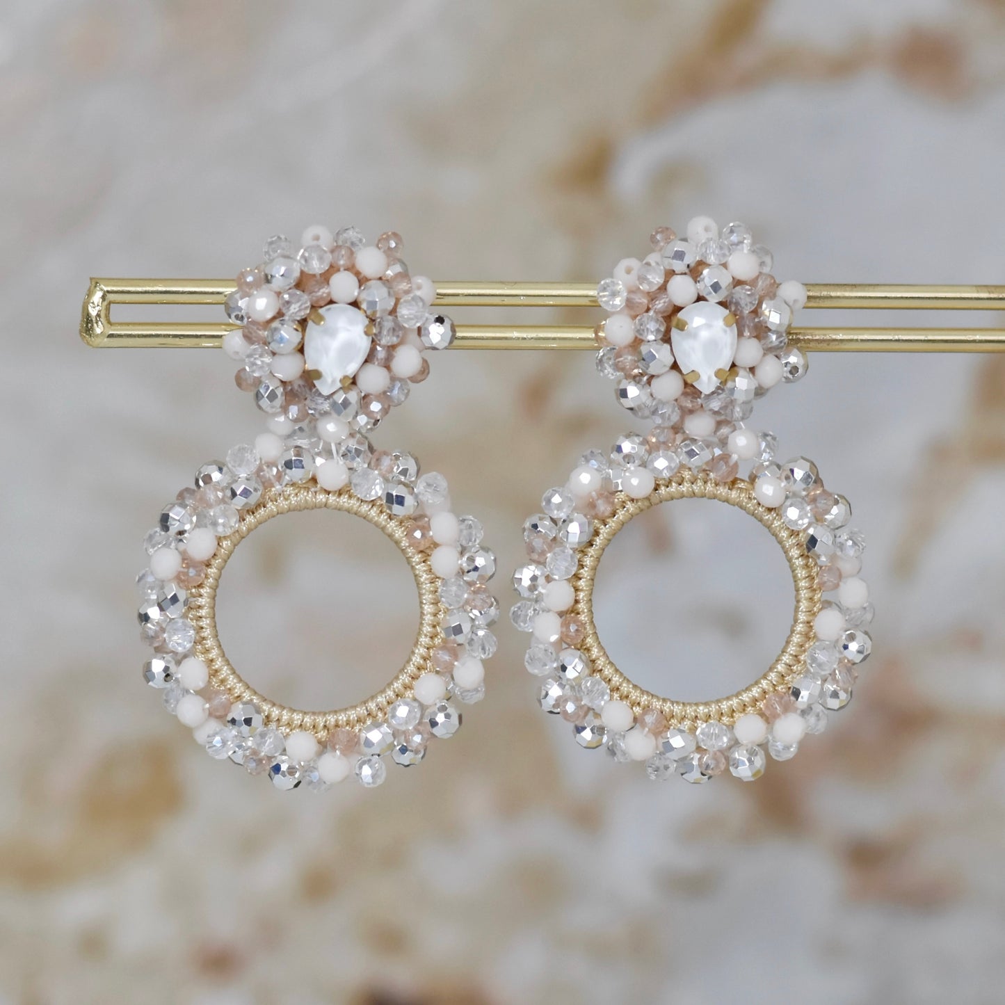 Kralen oorbellen small diamond - beige/zilver