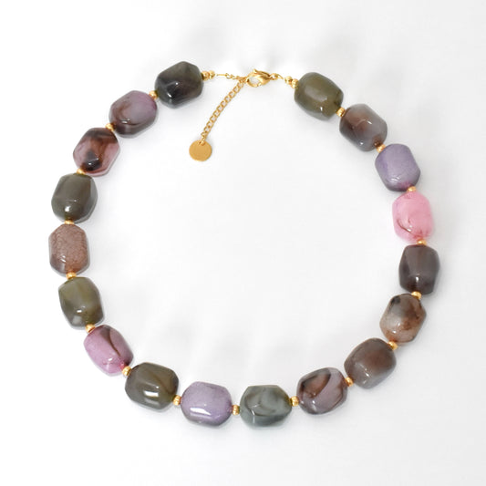 Unieke ketting met edelsteen look kralen