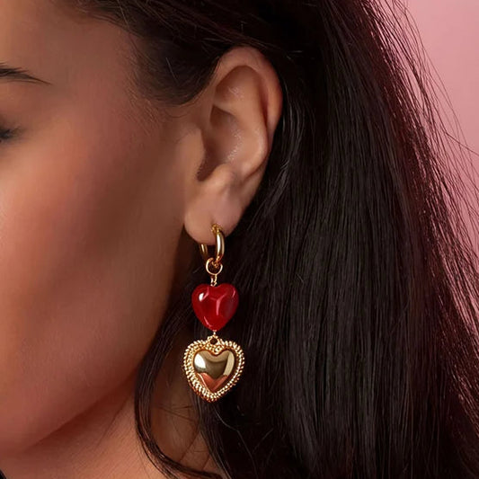 Hart oorbellen met rood en gouden hart - goudkleurig