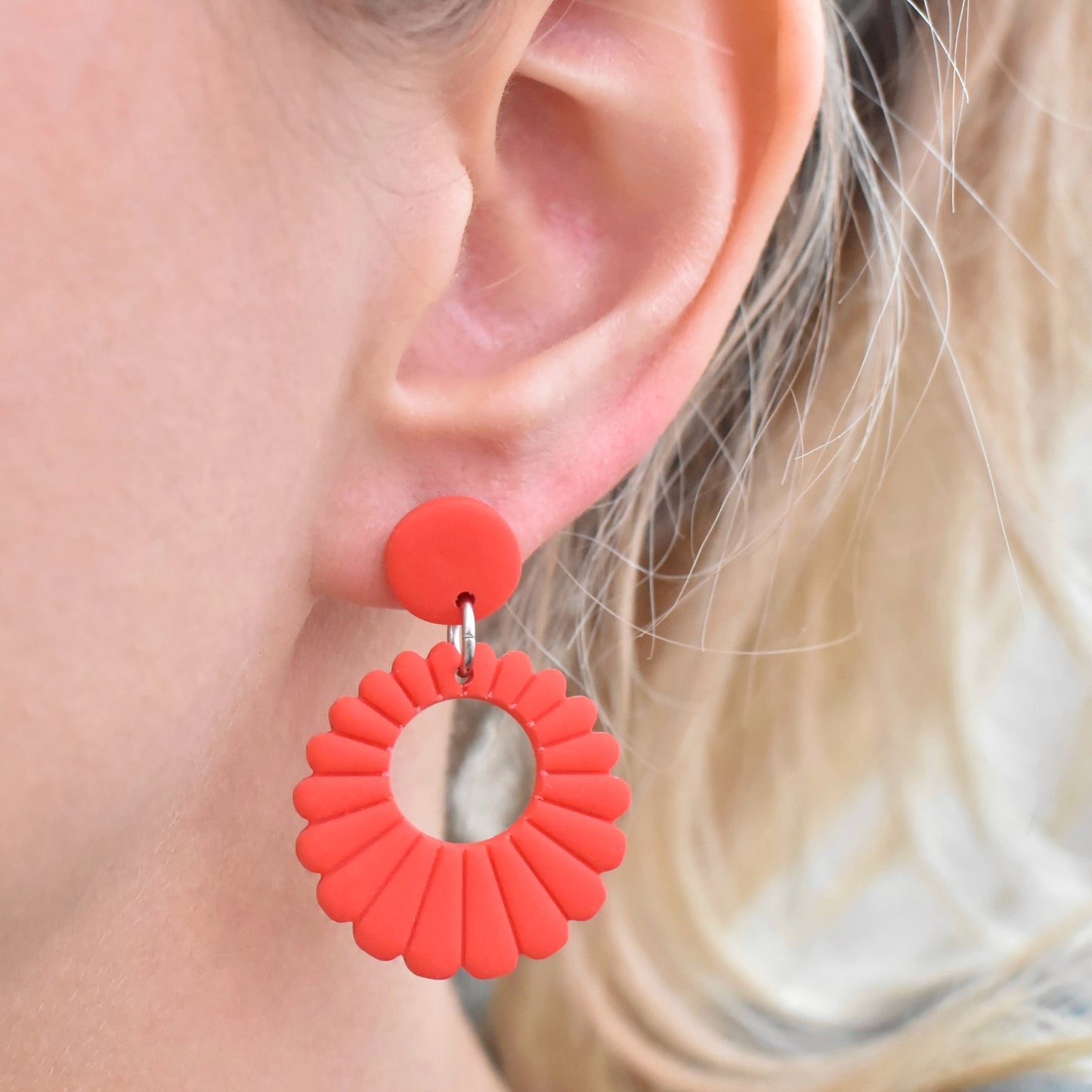 Bloem oorbellen rood