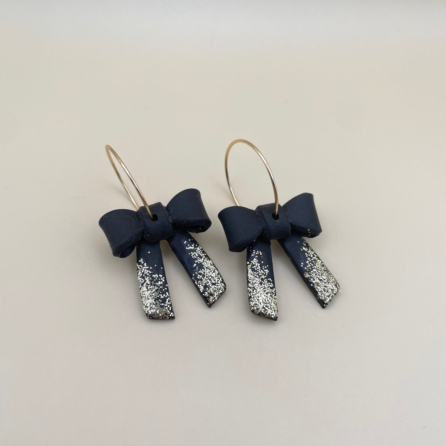 Mini strikjes zwart met goud