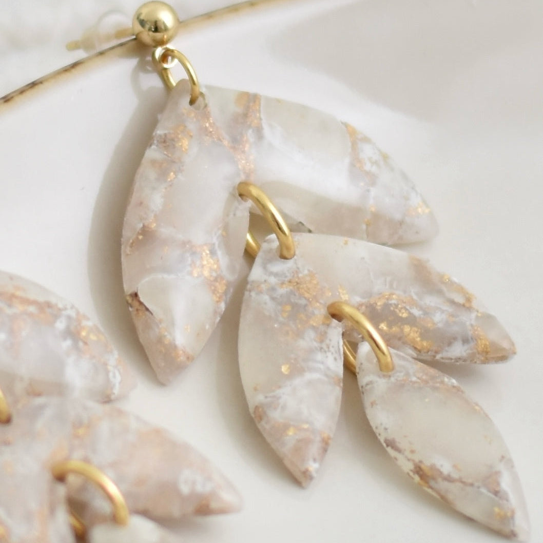 White and gold leafs oorbellen